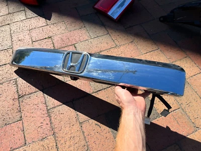 Honda Pilot 2009-2015 puerta levadiza maletero tapa escotilla cromo moldura cámara de reversa Foto 1 de 4