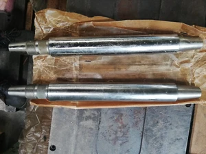 Spindle for cylindrical grinding machine BUA 16A, nomenclature Nr. 152109 TOS - Picture 1 of 4