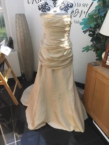 Beautiful real silk wedding dress with ruched bodice and diamante trim s12-14 - Picture 1 of 9