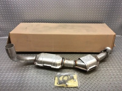 03-04 Ford Expedition Walker Ultra EPA Direct Fit Catalytic Converter Left 16552 - Image 1 of 4