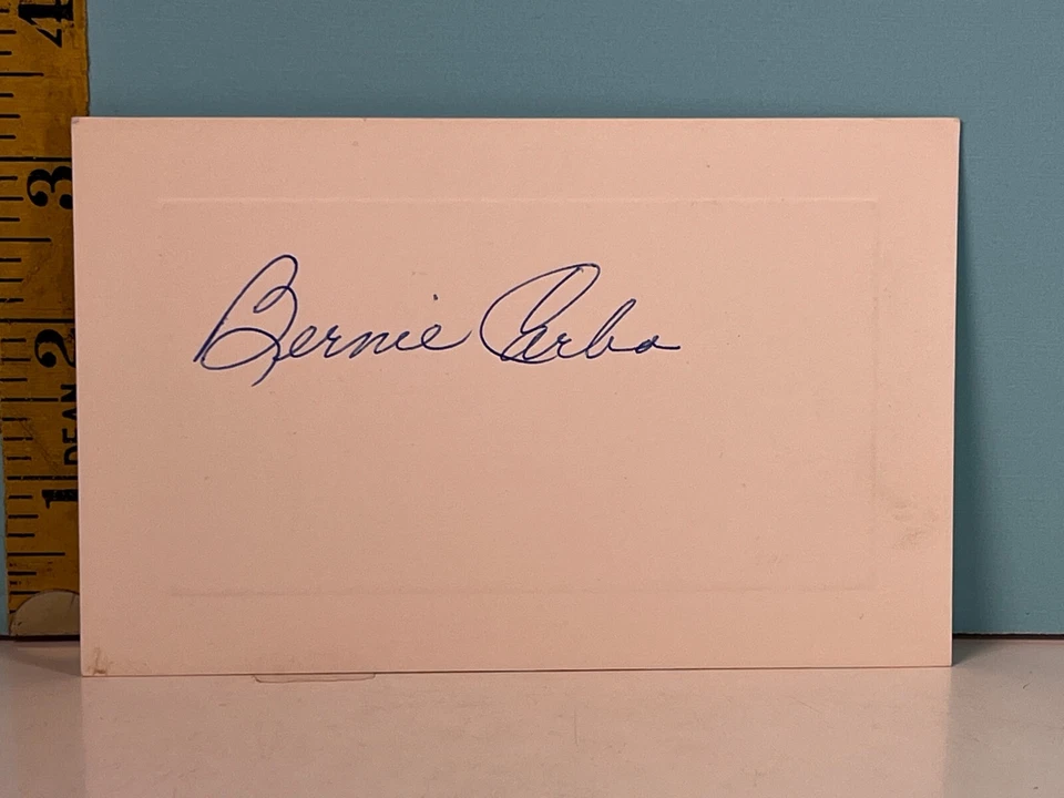 🔥 BERNIE CARBO Reds, Red Sox Outfielder Baseball Autographed Postcard🔥 - Image 1 of 1