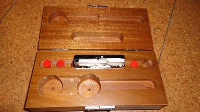 Estuche y piezas para transductor de desplazamiento de fuerza Grass Instruments FT03E o FT03C Foto 1 de 3