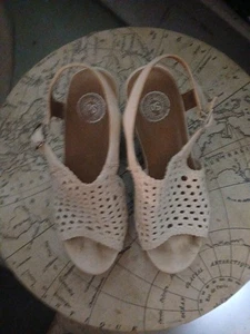 So Authentic American Heritage Damen-Sandalen weiß Keilabsatz Riemen Größe 8 1/2 Medium - Bild 1 von 3
