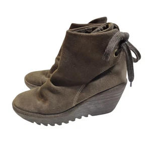 Fly London Gr. 38 (US 7,5-8) Yama grün Wildleder Plateau Keilabsatz Schnürung hinten Bootie - Bild 1 von 9