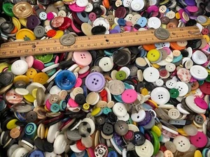 200 New Buttons assorted mixed color and sizes bulk Mixed Button lot MX1 - Picture 1 of 4