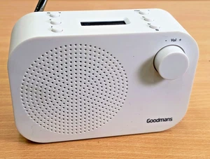 Goodmans 365112 White Compact Portable DAB FM Bluetooth Radio Battery Powered - Picture 1 of 7