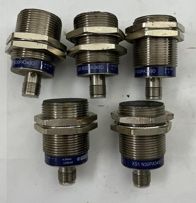 Bundle of 5x Telemecanique XS1N30PA349D Inductive Proximity Sensors M30 20mm - Image 1 of 4