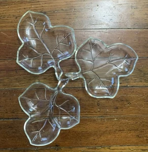 Vintage - Clear Glass - Leaf Shaped - Candy / Nut - Dish Bowl - Divided Maple - Picture 1 of 4