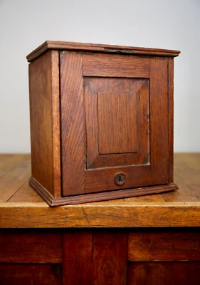 Armario de madera de boticario vintage antiguo mostrador solapa puerta cerradura segura sin llave roble Foto 1 de 4