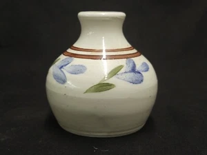 Jarrón Firmado Jamestown Pottery P J 71 Hecho a Mano Estudio Arte Flor Brote 2,5" de Alto - Imagen 1 de 4