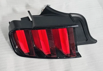 Luz trasera LED 2015-2017 OEM lado izquierdo del conductor FR3B 13B505 AH Foto 1 de 4