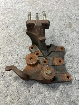 Mitsubishi Evo 8 & 9 Engine Mount Timing Bracket 1091A133 - Image 1 of 3