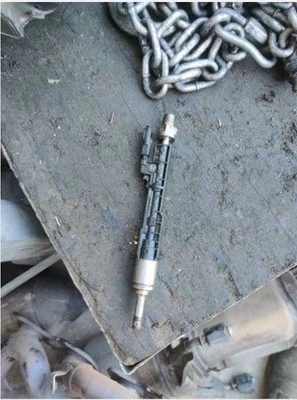 FUEL INJECTORS SET 13648625397 2014-2016 BMW 328I - Imagem 1 de 4