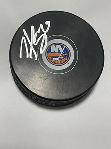 Disco de hockey Hudson Fasching autografiado de Nueva York New York Islanders b - Imagen 1 de 1