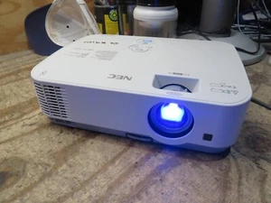 NEC NP-ME361X HDMI PROJECTOR ONLY 616 HOURS TESTED ( 85 BULB LIFE REMAINING ) - Picture 1 of 5