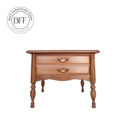 Mesa auxiliar/mesita de noche vintage Bassett Furniture - recién reformada Foto 1 de 4