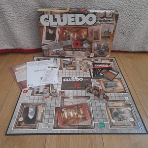CLUEDO - Edizione ENGLISH HERITAGE - Mystery Gioco da Tavolo - COMPLETO - Hasbro 2019 - Foto 1 di 13