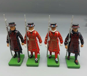 Britains Toy Soldiers Tower Of London Yeoman Beefeaters X 4 1990 - Picture 1 of 5