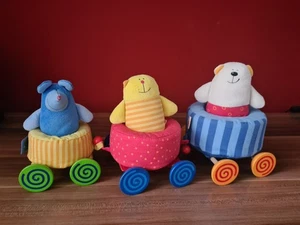 Haba Spielzug aus Stoff mit Holzrädern und Spieltieren Rassel Farben Baby - Bild 1 von 6