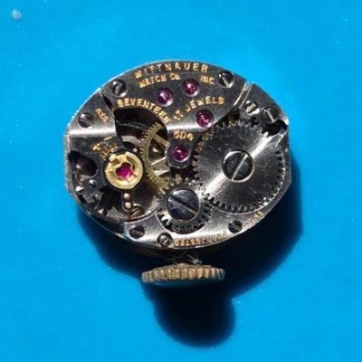 VINTAGE LADIES WITTNAUER CALIBER 504 17 JEWEL WRIST WATCH MOVEMENT KEEPING TIME - Image 1 of 4