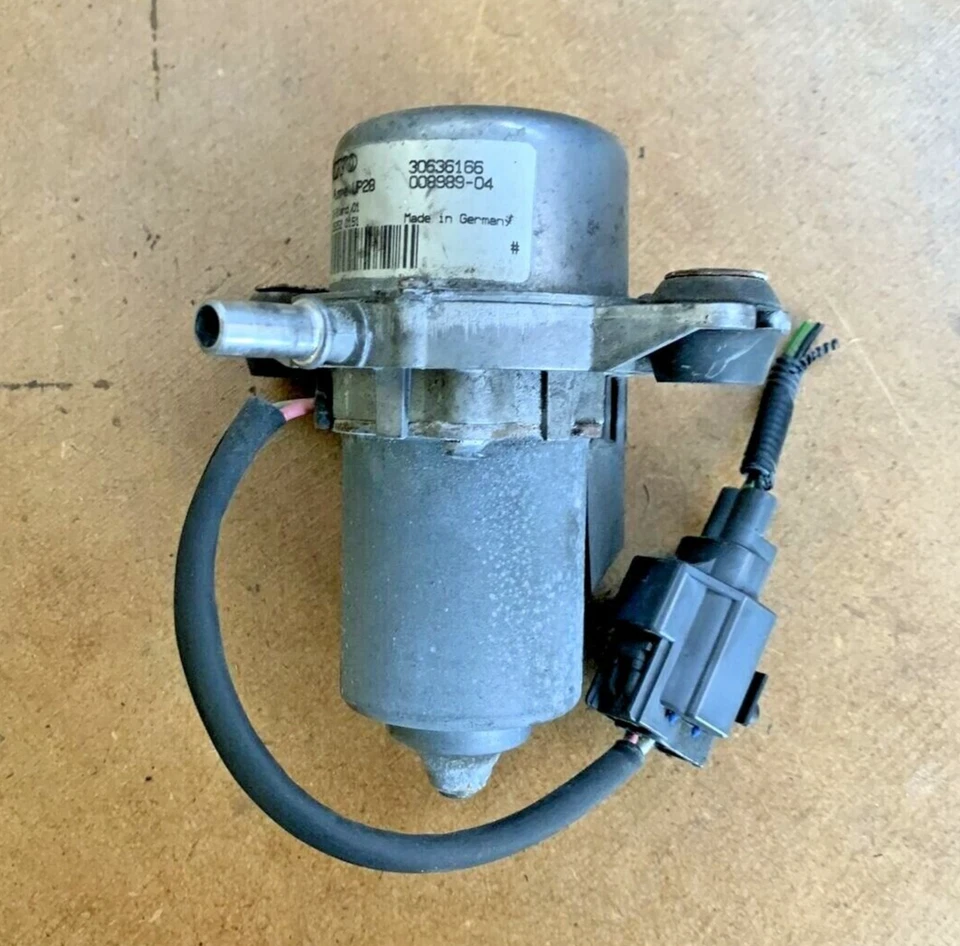 Volvo XC90 Vacuum Brake Pump 30636166 OEM 2005-2011 - Image 1 of 4