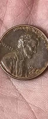 Extremely RARE 1982 copper penny Denver mint mark.  - Image 1 of 3
