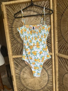 J. Costume intero Crew Factory smocked giallo floreale taglia media - Foto 1 di 8