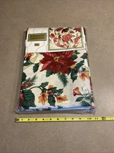 Royal Poinsettia Tischdecke länglich 60” x 118” Neu in Originalverpackung Sitzplätze 8-10 - Bild 1 von 11