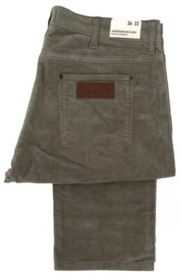 Pantalones de mezclilla para hombre Wrangler Greensboro regular con cordón de pierna cónica cremallera mosca - verde oliva Foto 1 de 2