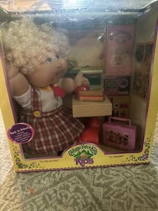 New CABBAGE PATCH KIDS Back To School born January 12th - Picture 1 of 5