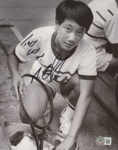 Michael Chang Signed (Beckett COA) 8x10 Photo Inscribed "Jesus Loves You" - Picture 1 of 2