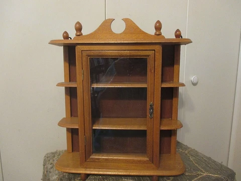 VTG WALL/COUNTER  WOOD/ GLASS FOOTED CURIO CABINET SMALLS FIGURINES 16X13X4" Cover