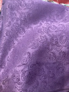Tela Jacquard Púrpura - Ligeramente Texturizada y Brillante | 45" x 58" - Imagen 1 de 7