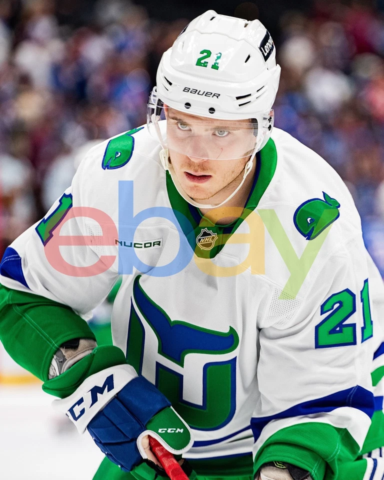 Foto de hockey Alexander Nikishin Whalers Night Carolina Hurricanes 8x10 NHL Foto 1 de 1