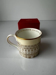 Buckingham Palace Vintage Bone China Mug in Box - Picture 1 of 2