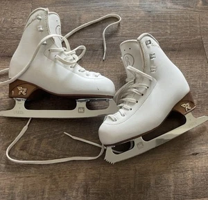 Risport Scott Hamilton Eiskunstlauf Schlittschuhe Größe 210 (Mädchen) 8" Blades - Bild 1 von 2