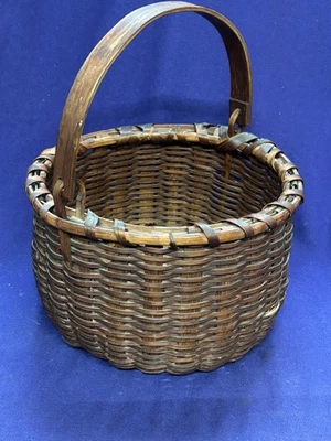 ANTIQUE TAGHKANIC TACONIC SWING HANDLE BUSHWACKER GATHERING SPLINT WOVEN BASKET - Image 1 of 4