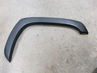 Chevy Chevrolet Silverado Pass 2003-2007 guardabarros delantero derecho moldura acampanada OEM  Foto 1 de 3