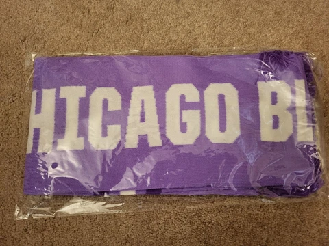 CHICAGO BLACKHAWKS NEW IN BAG PURPLE SCARF Cover