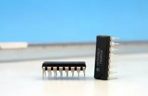 Controlador decodificador de pestillo de segmento 10 x MC14511BCP Motorola BCD-To-Seven 4511 IC - Imagen 1 de 1