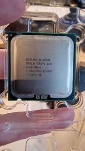 INTEL CORE 2 QUAD Q8300 2.50GHz Socket LGA775 Processor CPU (SLGUR) - Picture 1 of 2