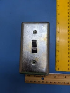 LEVITON 15A-120V-277V AC Toggle Switch NSN 5930-00-522-1322 ( ONE ) - Picture 1 of 5