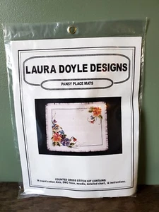 Laura Doyle Designs Stiefmütterchen Tischset Gezählt Kreuzstich Kit 15x12 Neu - Bild 1 von 4