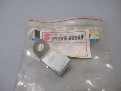Nuevo de Lote Antiguo Suzuki Abrazadera OEM 1982-1983 RM250 1982 RM465 1975-1977 TS75 09403-00069 Foto 1 de 2
