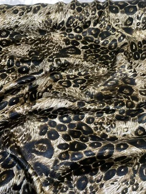 TELA DE VESTIR CON ESTAMPADO SATINADO ANIMAL CAQUI DE LEOPARDO 58"" DE ANCHO Foto 1 de 4
