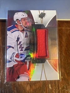 Derek Stepan 2016-17 SPx Estrellas y Leyendas Rojo Material Reliquia #29 Rangers - Imagen 1 de 6