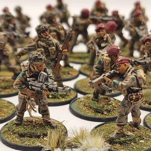 Lote de 22 Bolt Acción Pintado Waffen SS British Paracaidista Army Segunda Guerra Mundial Juegos Warlord - Imagen 1 de 17