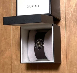 Orologio Gucci Twirl Turn Logo Marrone Swiss Made Cinturino Pelle USATO - Foto 1 di 10
