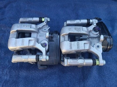  New 2021-2023 Cadillac Escalade Chevrolet Silverado Rear Caliper OEM - Image 1 of 4