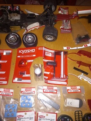 Modellino ferrari F1 a scoppio  con vari pezzi di ricambio. - Immagine 1 di 4